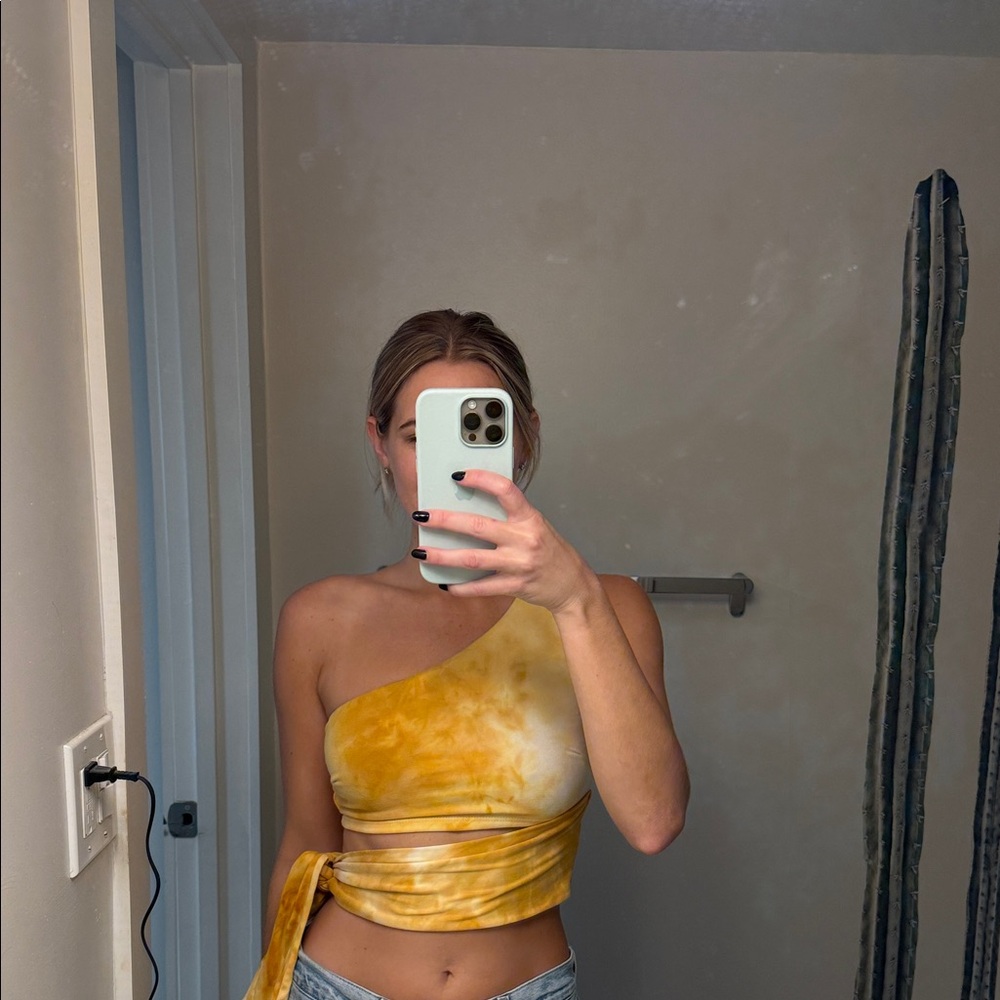 Etiquette Boutique Yellow Tie-Dye One-Shoulder Top